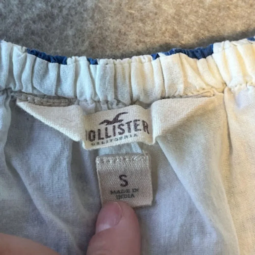 Hollister Blue and White‎ Floral Mini Skirt Size Small